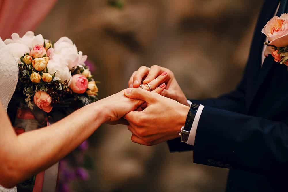 Unirse en amor sin limitaciones: Ceremonias civiles de bodas para todos los gustos